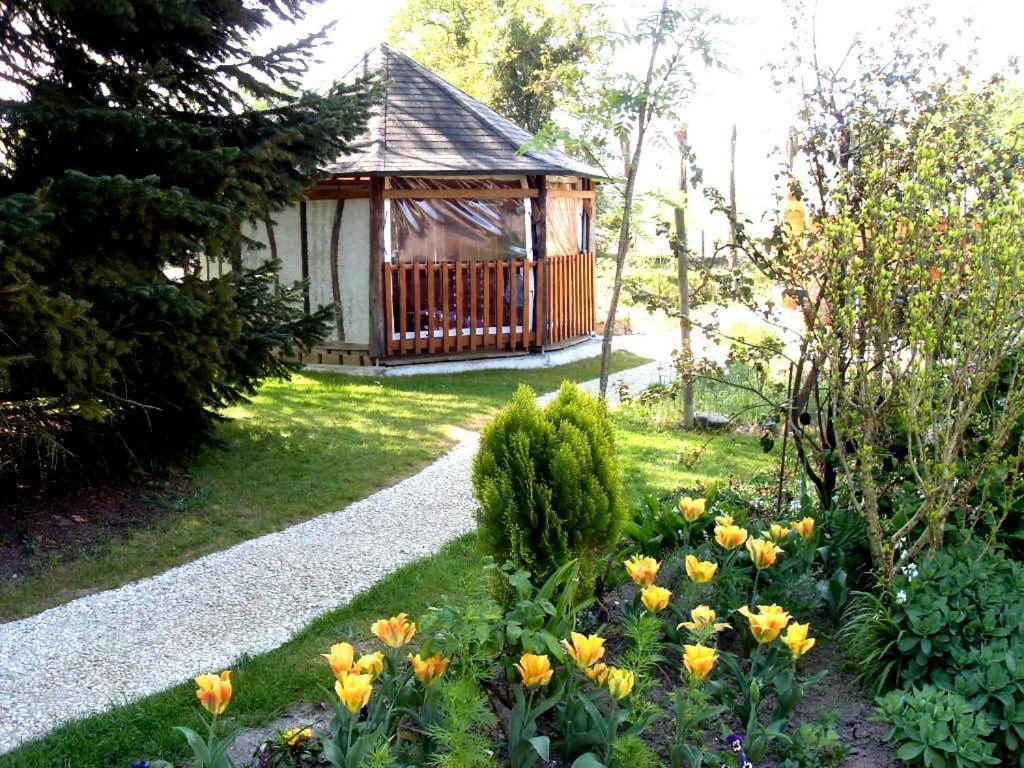 Les Petites Chapelles Bed and Breakfast Saint-Pierre-de-Plesguen Eksteriør billede