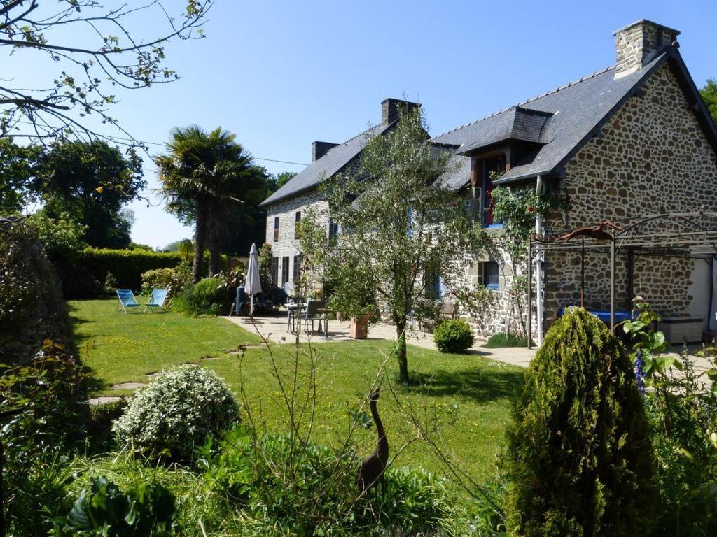Les Petites Chapelles Bed and Breakfast Saint-Pierre-de-Plesguen Eksteriør billede