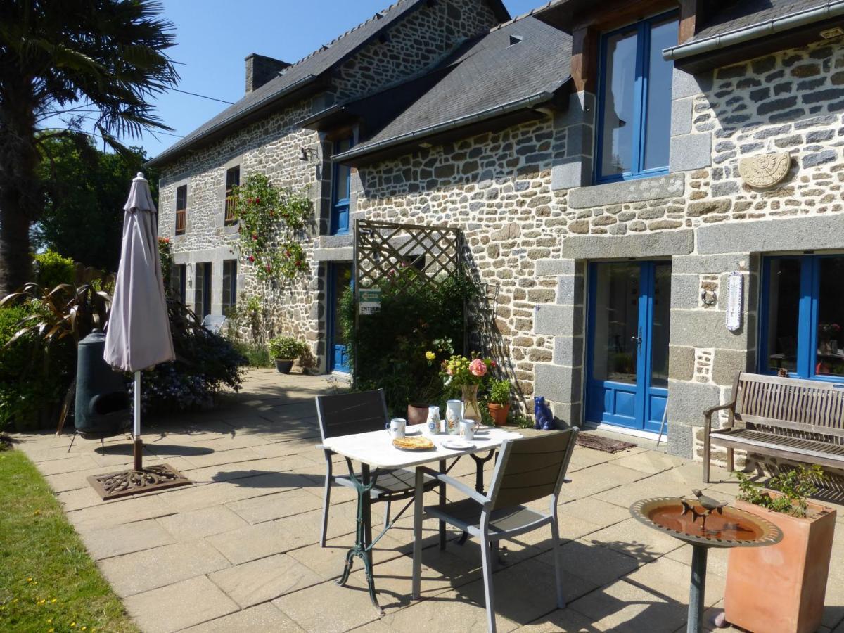 Les Petites Chapelles Bed and Breakfast Saint-Pierre-de-Plesguen Eksteriør billede